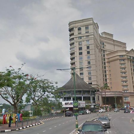 Riverbank Suites Waterfront Kuching Exteriér fotografie